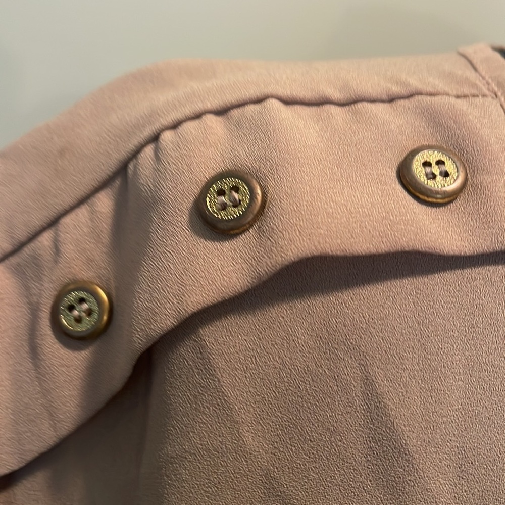Chic Blouse - Picture 2 of 7